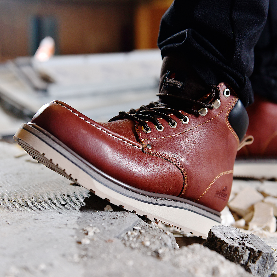 Tradycyjne buty robocze na koturnie M-8076